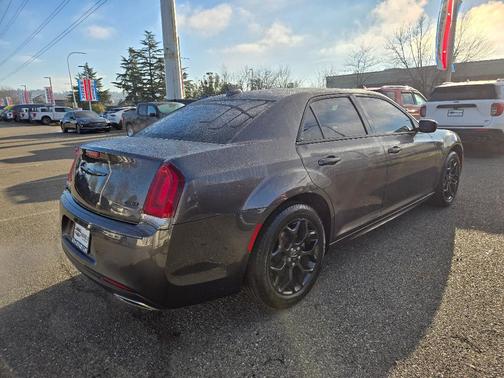 2021 Chrysler 300 Touring