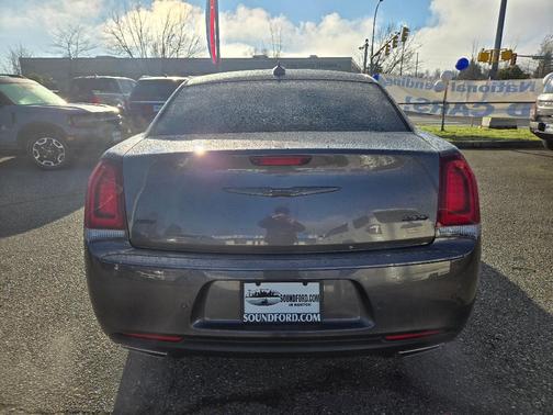 2021 Chrysler 300 Touring