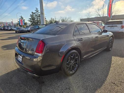 2021 Chrysler 300 Touring
