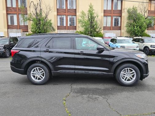 Agate Black Metallic 2026 Ford Explorer Active