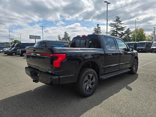 2025 Ford F-150 Lightning LARIAT