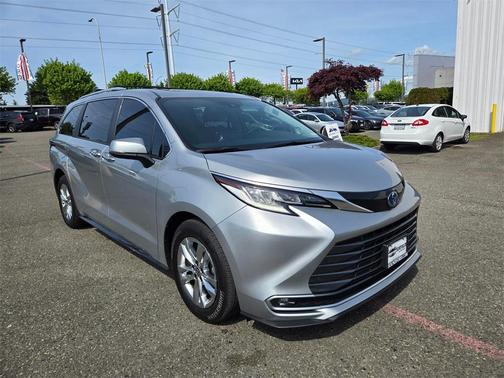 2023 Toyota Sienna Limited