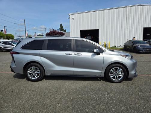 2023 Toyota Sienna Limited