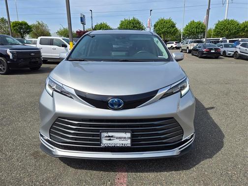 2023 Toyota Sienna Limited