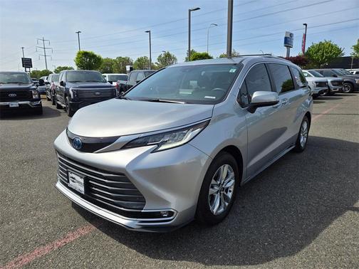2023 Toyota Sienna Limited
