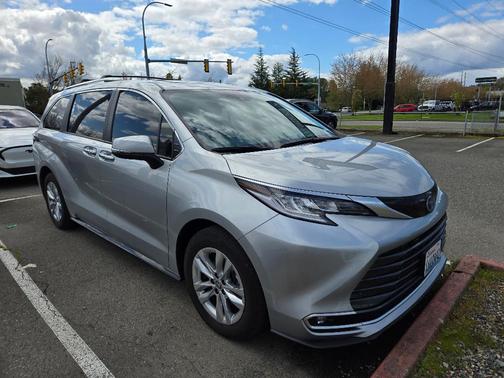 2023 Toyota Sienna Limited