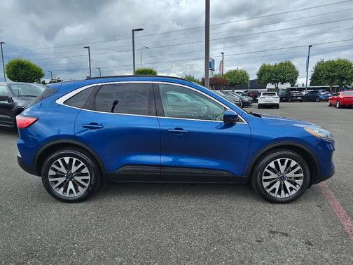 2022 Ford Escape Titanium Hybrid