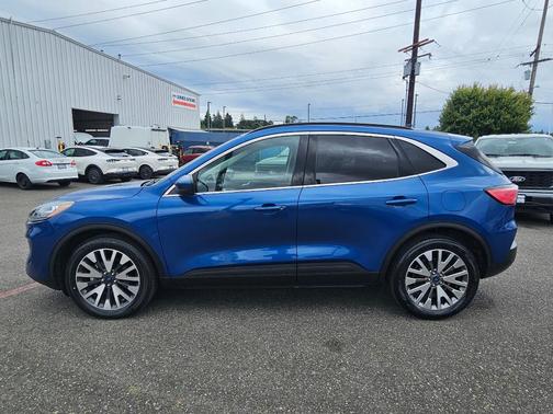 2022 Ford Escape Titanium Hybrid