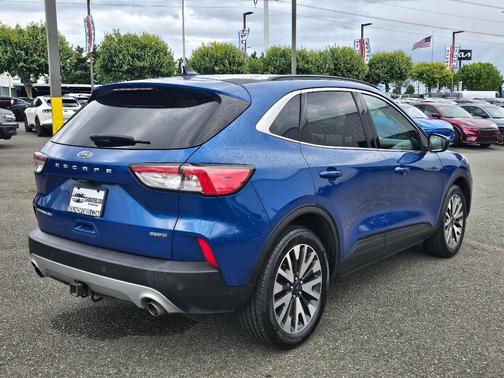 2022 Ford Escape Titanium Hybrid