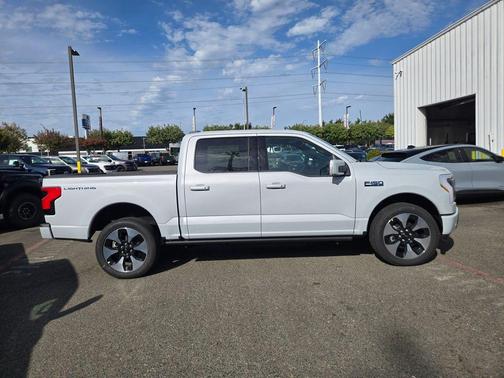 2025 Ford F-150 Lightning Platinum