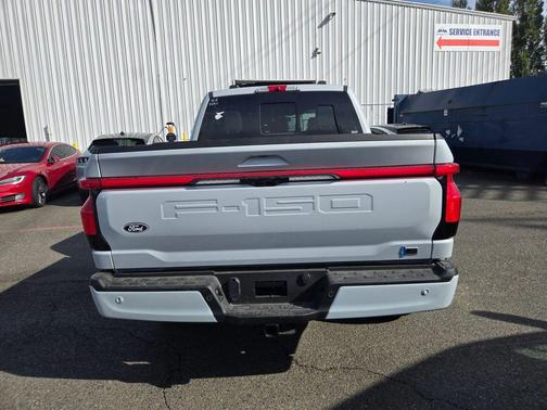 2025 Ford F-150 Lightning Platinum