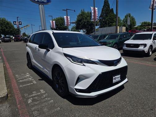 2023 Toyota Sienna XSE 7 Passenger