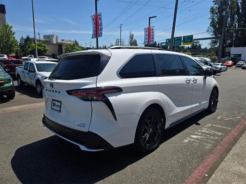 2023 Toyota Sienna XSE 7 Passenger