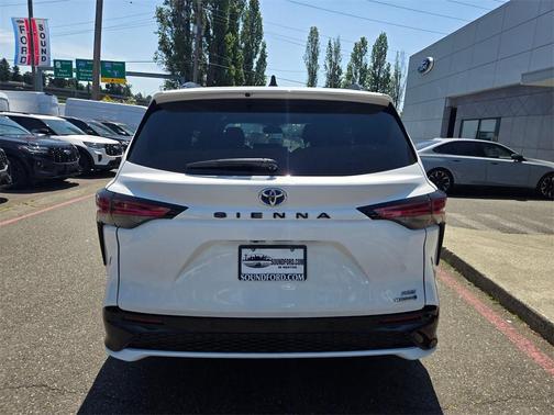 2023 Toyota Sienna XSE 7 Passenger