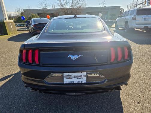 2022 Ford Mustang EcoBoost