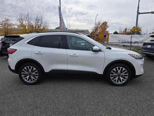 2022 Ford Escape Titanium
