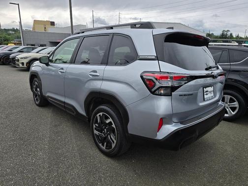 Ice Silver Metallic 2025 Subaru Forester Limited