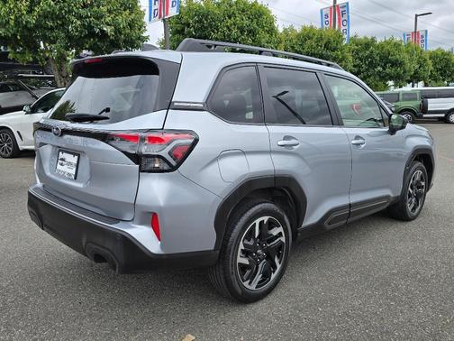 Ice Silver Metallic 2025 Subaru Forester Limited