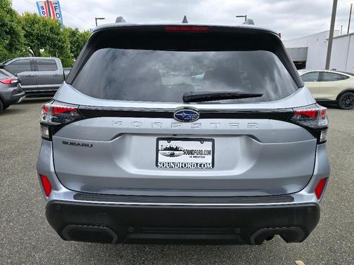 Ice Silver Metallic 2025 Subaru Forester Limited