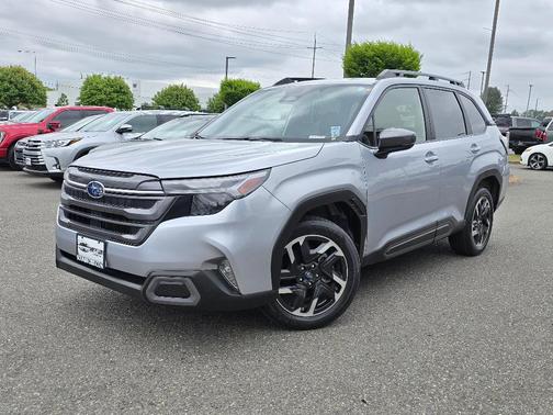 Ice Silver Metallic 2025 Subaru Forester Limited