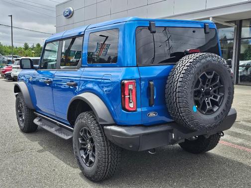 Velocity Blue Metallic 2026 Ford Bronco Badlands