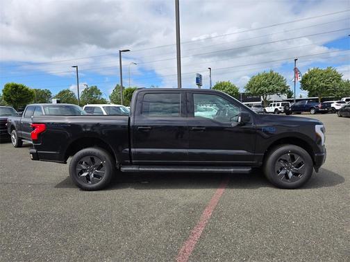 2025 Ford F-150 Lightning LARIAT