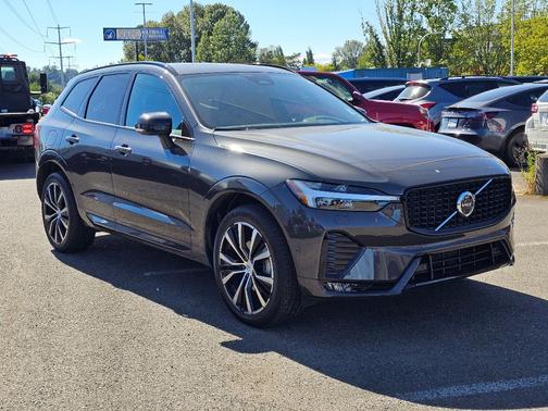 2023 Volvo XC60 B5 Plus Dark Theme