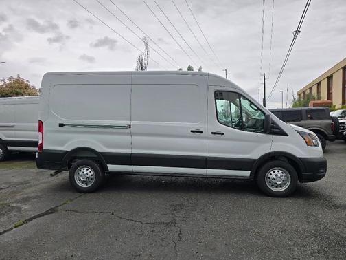 Oxford White 2026 Ford Transit-250 148 WB Medium Roof Cargo