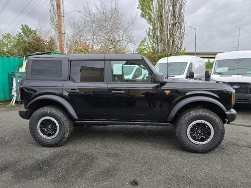 Shadow Black 2026 Ford Bronco Badlands