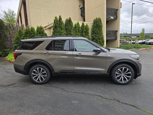 Gray 2026 Ford Explorer ST-Line