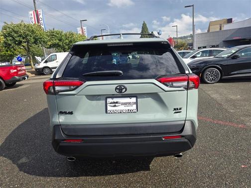 2022 Toyota RAV4 XLE