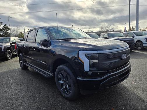 2025 Ford F-150 Lightning Flash