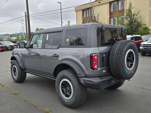 Carbonized Gray Metallic 2026 Ford Bronco Badlands