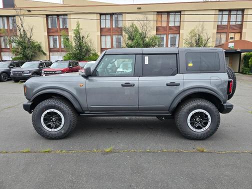 Carbonized Gray Metallic 2026 Ford Bronco Badlands