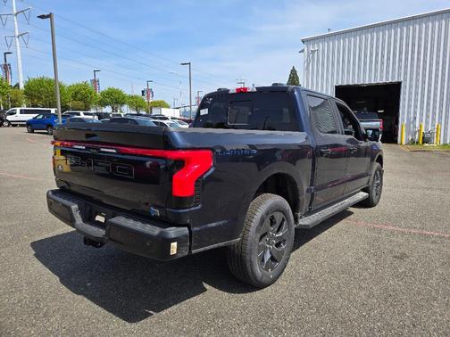 2025 Ford F-150 Lightning LARIAT