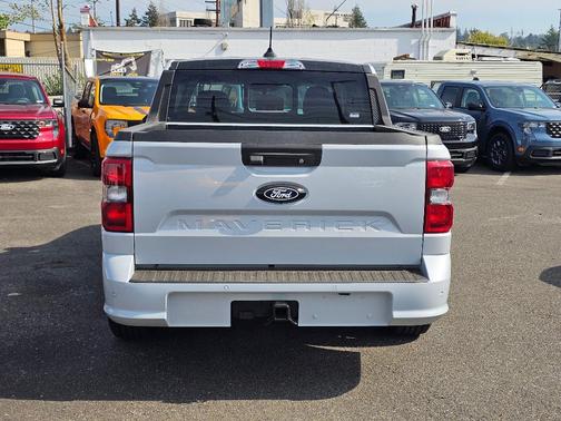 Space White Metallic 2026 Ford Maverick Lobo High