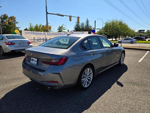 2023 BMW 330 i xDrive