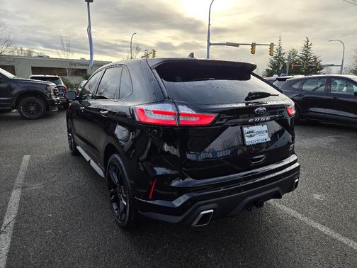 2022 Ford Edge ST