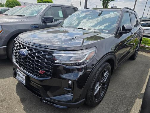 Agate Black 2025 Ford Explorer ST