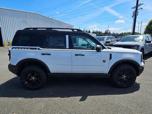 Oxford White 2026 Ford Bronco Sport Badlands