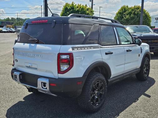 Oxford White 2026 Ford Bronco Sport Badlands