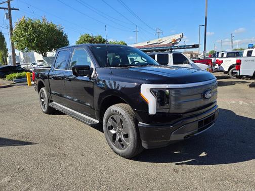 2025 Ford F-150 Lightning LARIAT