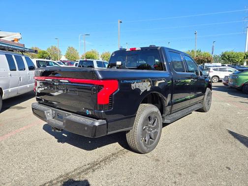 2025 Ford F-150 Lightning LARIAT