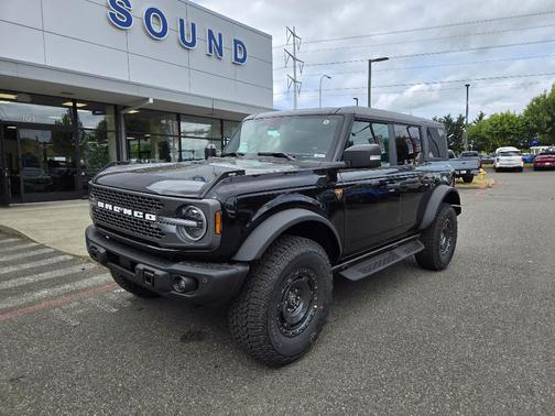 Shadow Black 2025 Ford Bronco Badlands SUV
