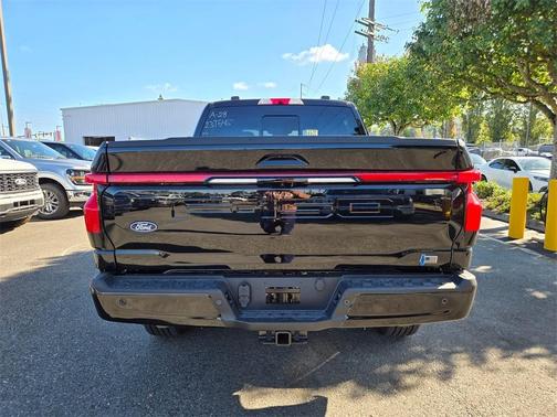 2025 Ford F-150 Lightning LARIAT