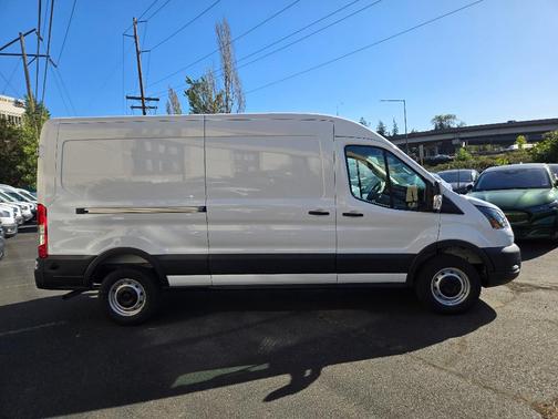 2025 Ford Transit-250 148 WB Medium Roof Cargo