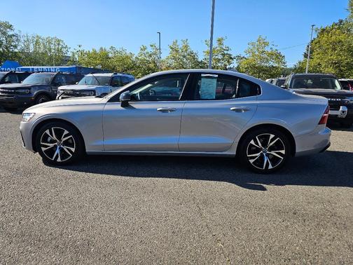 Silver 2025 Volvo S60 B5 Core