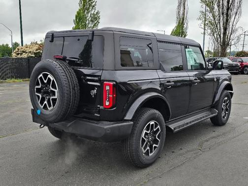 Shadow Black 2026 Ford Bronco Outer Banks