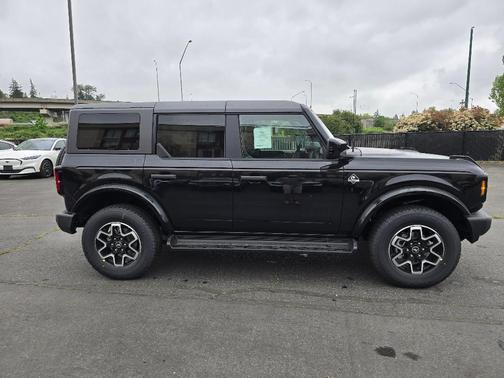 Shadow Black 2026 Ford Bronco Outer Banks
