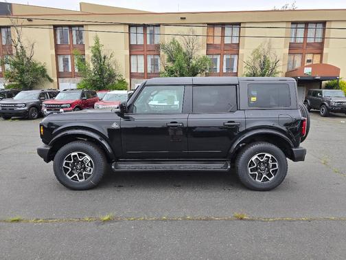 Shadow Black 2026 Ford Bronco Outer Banks